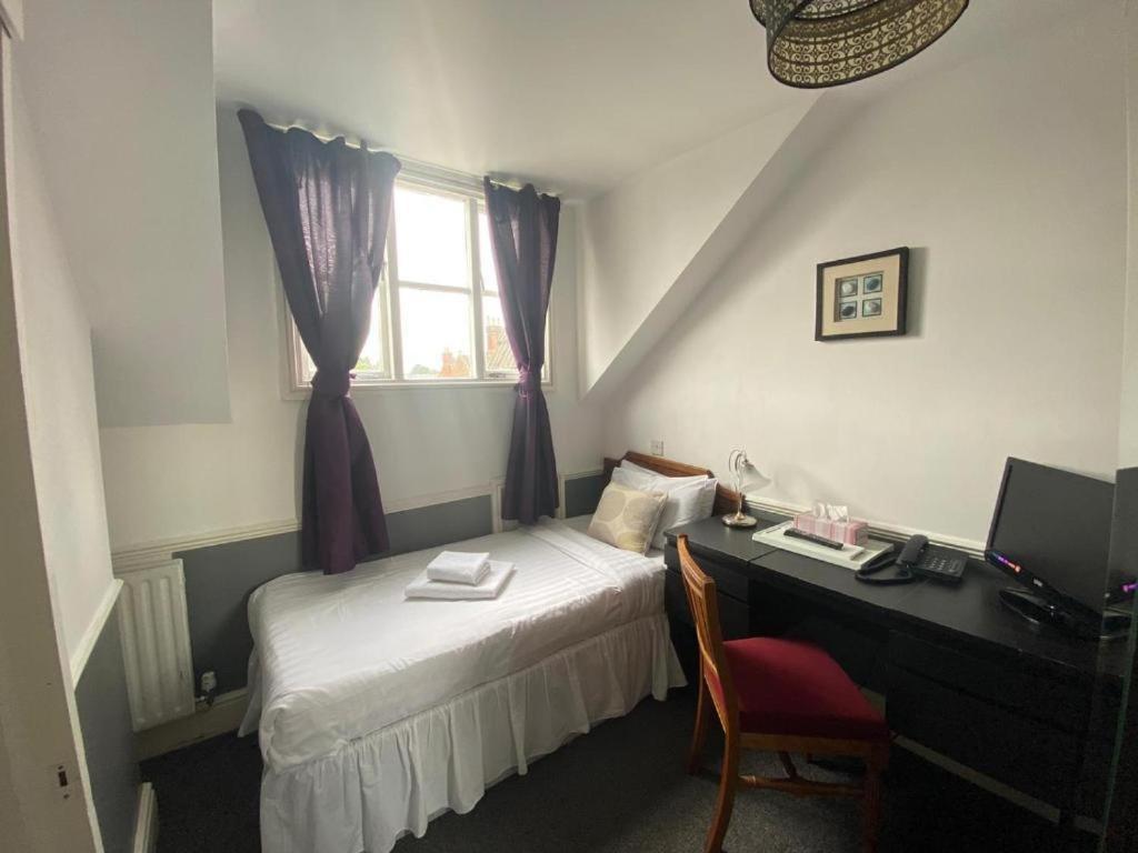 Grosvenor Hotel Ръгби Екстериор снимка