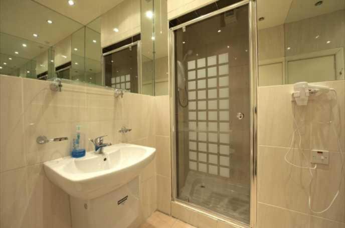 Grosvenor Hotel Ръгби Екстериор снимка