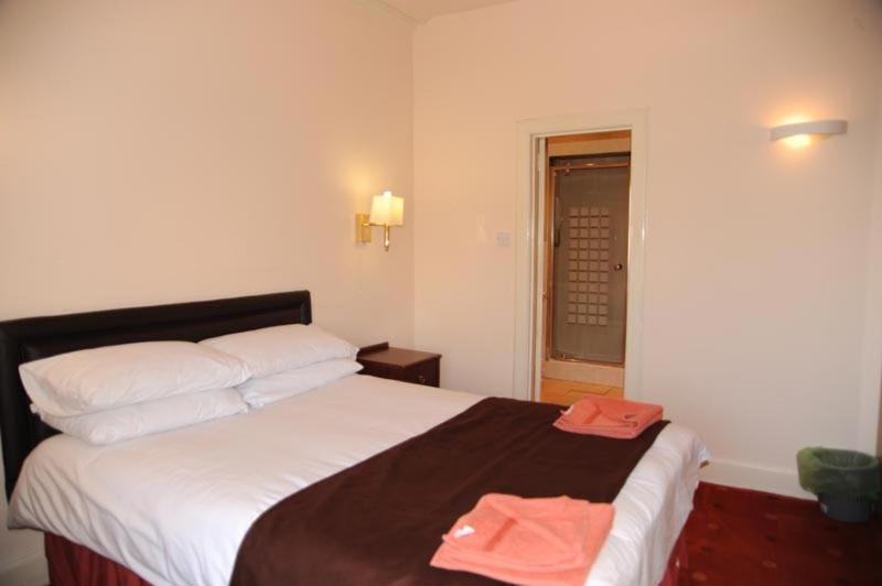 Grosvenor Hotel Ръгби Екстериор снимка