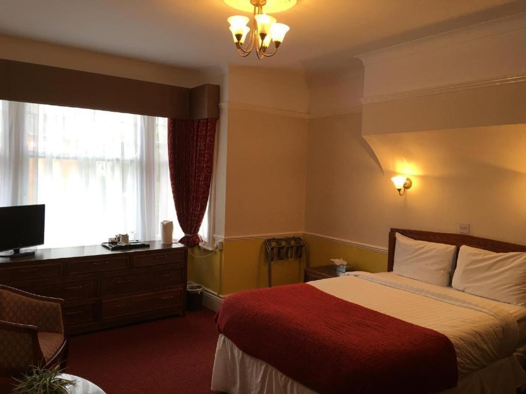 Grosvenor Hotel Ръгби Екстериор снимка