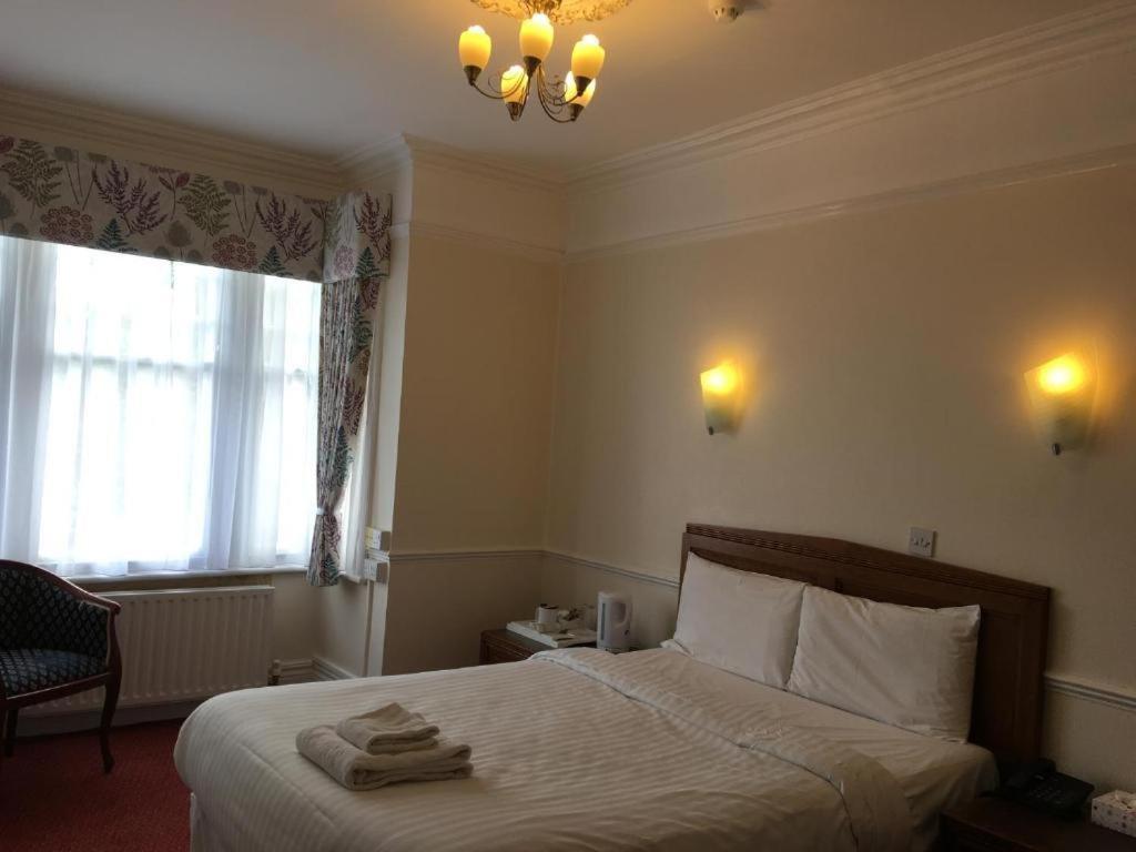 Grosvenor Hotel Ръгби Екстериор снимка