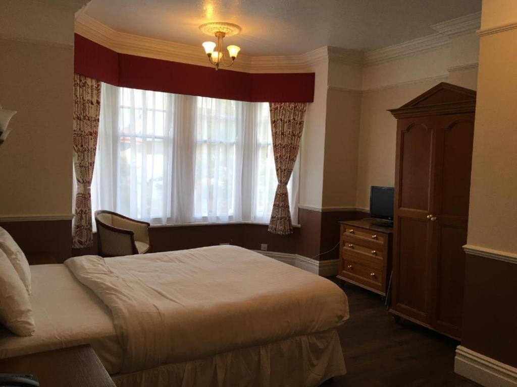 Grosvenor Hotel Ръгби Екстериор снимка